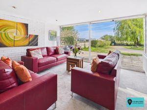 Living Area - click for photo gallery